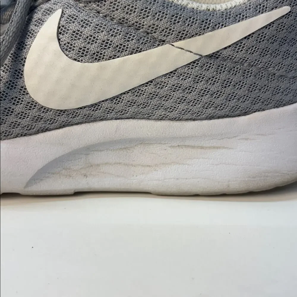 Nike Gray Mesh Running Shoes Sneakers Womens US 6.5 Lightweight Walking Trainer